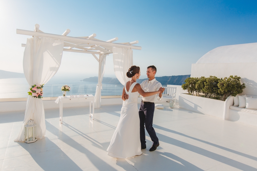 Santorini Pre-Wedding Photoshoot At Oia Blue Dome Church by Nabi on OneThreeOneFour 19