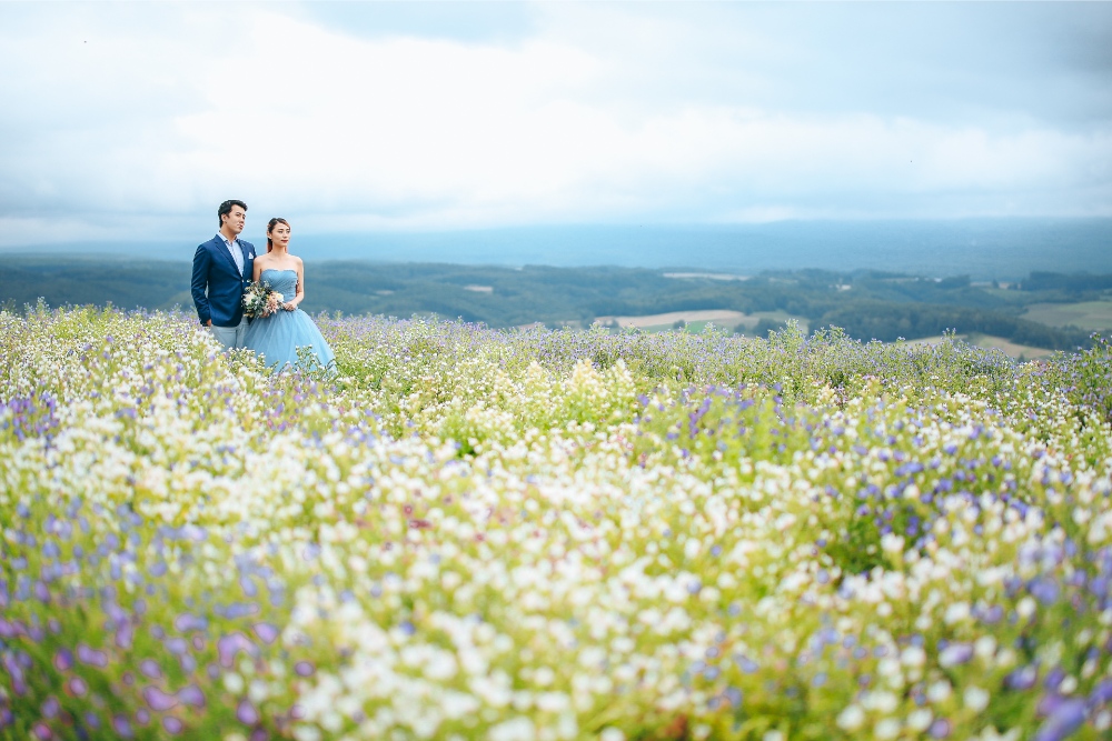 Hokkaido Pre-Wedding Photographer: Summer Photoshoot At Shikisai No Oka Alpaca Farm And Hinode Park Lavender Field by Kouta on OneThreeOneFour 19
