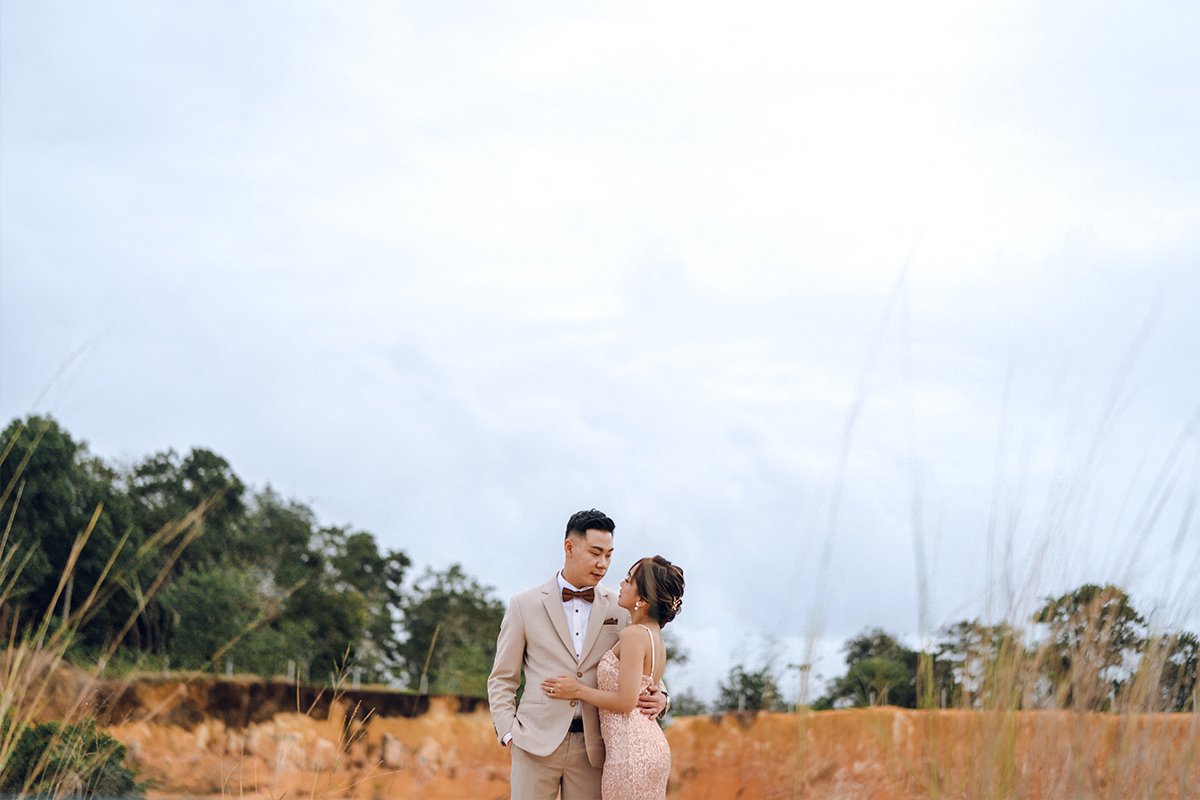 Bintan Pre-Wedding Photoshoot: Kellyn & Jiabao’s Fun Adventure at Blue Lake, Sand Dunes & ANMON Resort by HS on OneThreeOneFour 13