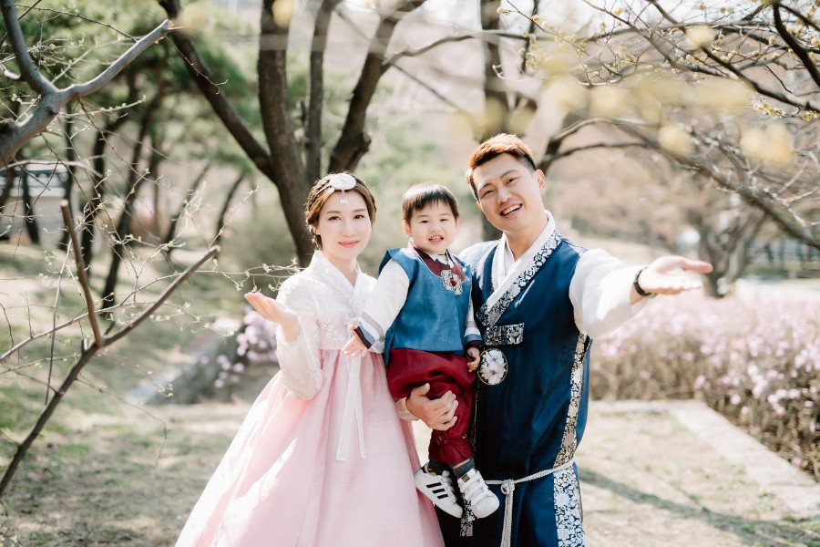 C&D&A: Korea Family Hanbok Photoshoot At Namsangol Hanok Village by Jungyeol on OneThreeOneFour 0