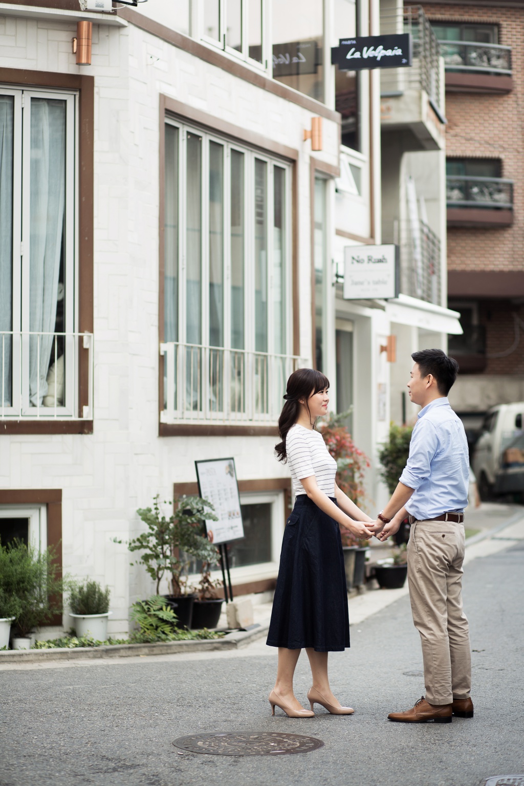 Korea Casual Couple Photoshoot At Haneul Sky Park And Yeonam-dong Cafe Street by Junghoon on OneThreeOneFour 0