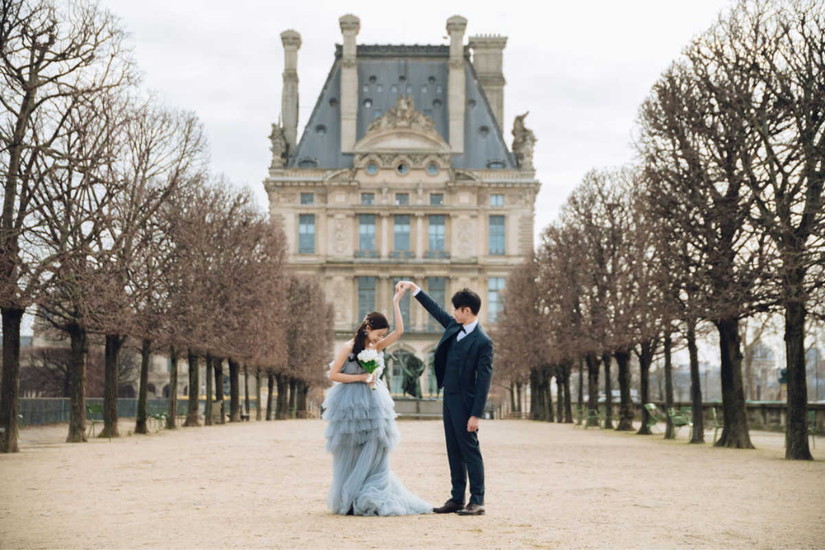Paris prewedding photoshoot at Palace Du Trocadero, Seine River, Petite Palais, Pont Alexandre, Tuileries Garden & Lourve Museum by Arnel on OneThreeOneFour 3