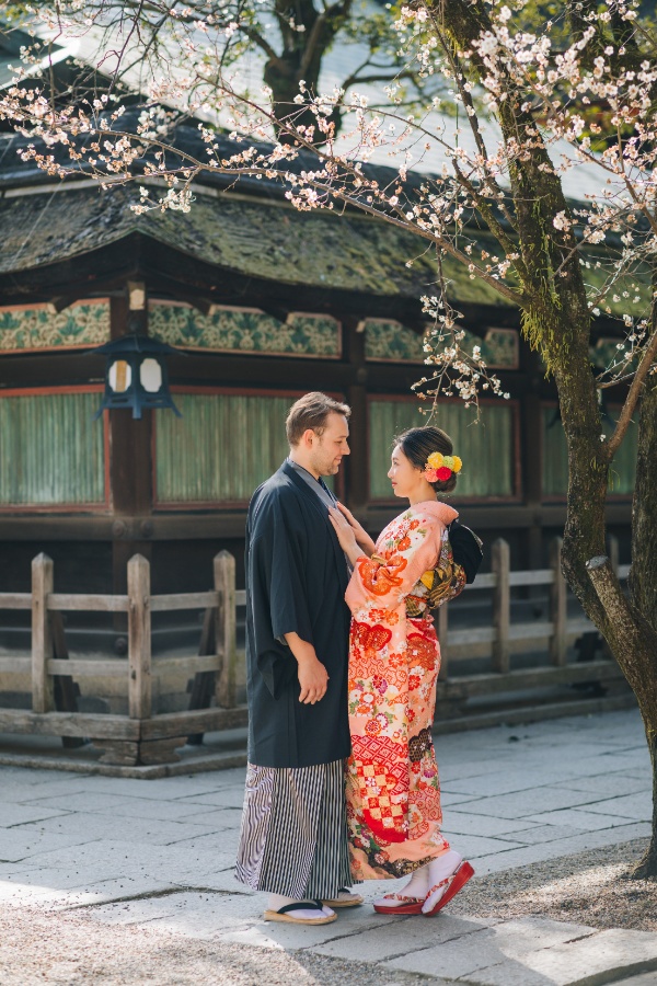 Kyoto Kimono Prewedding Photoshoot Higashiyama District Japan by Shu Hao on OneThreeOneFour 56