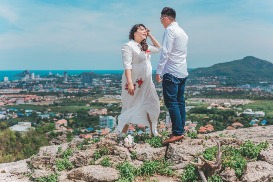 Hua Hin Pre-Wedding Photoshoot At Market, Mangrove Forest And Beach by Por  on OneThreeOneFour 10