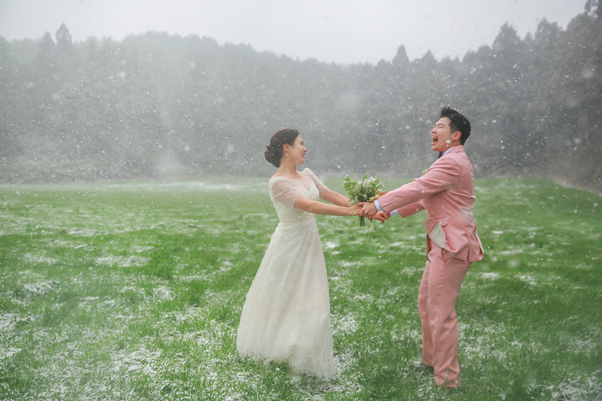 Capturing Love in All Four Seasons: Jeju Pre-Wedding Photoshoot in a Day by Byunghyun on OneThreeOneFour 6