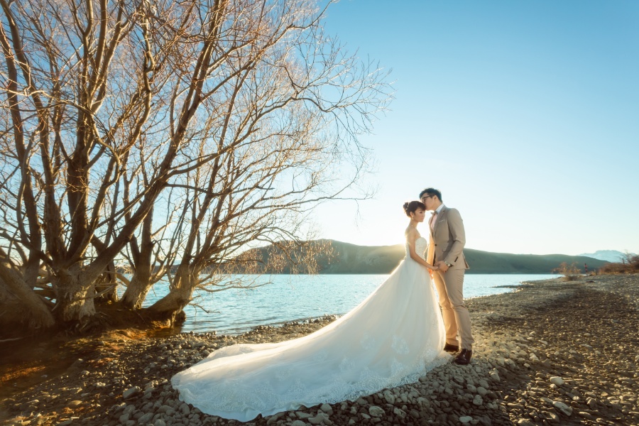 M&P: New Zealand Winter Pre-wedding Photoshoot with Milky Way at Lake Tekapo by Xing on OneThreeOneFour 16