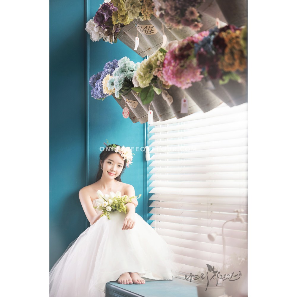 Korean Studio Pre-Wedding Photography: Studio by Nadri Studio on OneThreeOneFour 17