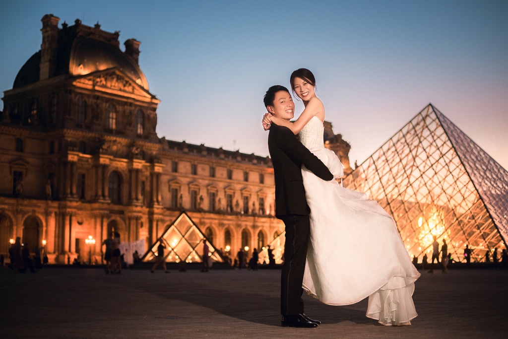 Night Shoot in Paris - Wedding Shoot at Louvre Museum, Bir Hakeim, Eiffel Tower by Yao on OneThreeOneFour 20