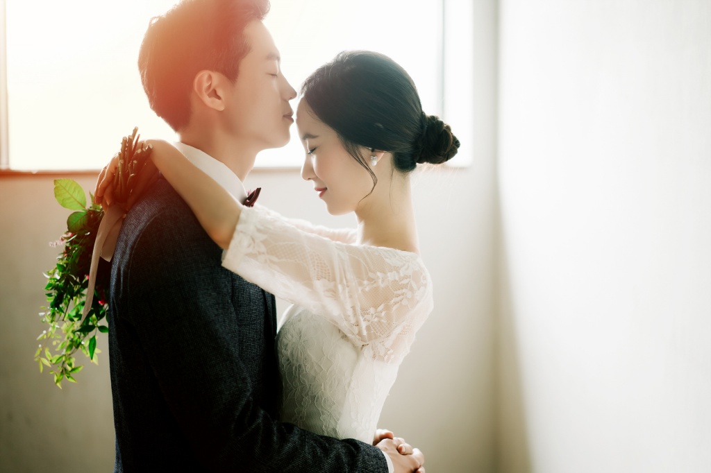 Korea Couple Pre-Wedding Photoshoot At Seonyundo Park, Seoul by Jungyeol on OneThreeOneFour 17