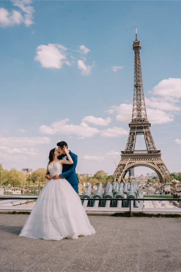 Paris Eiffel Tower and the Louvre Prewedding Photoshoot in France by Vin on OneThreeOneFour 5