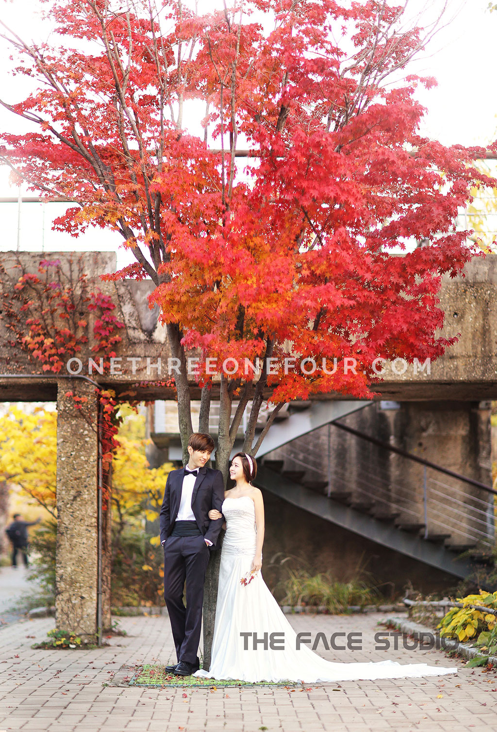 [AUTUMN] Korean Studio Pre-Wedding Photography: Seonyudo Park (선유도 공원)  (Outdoor) by The Face Studio on OneThreeOneFour 20
