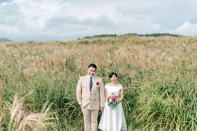 jeju island wedding photoshoot silver grass field
