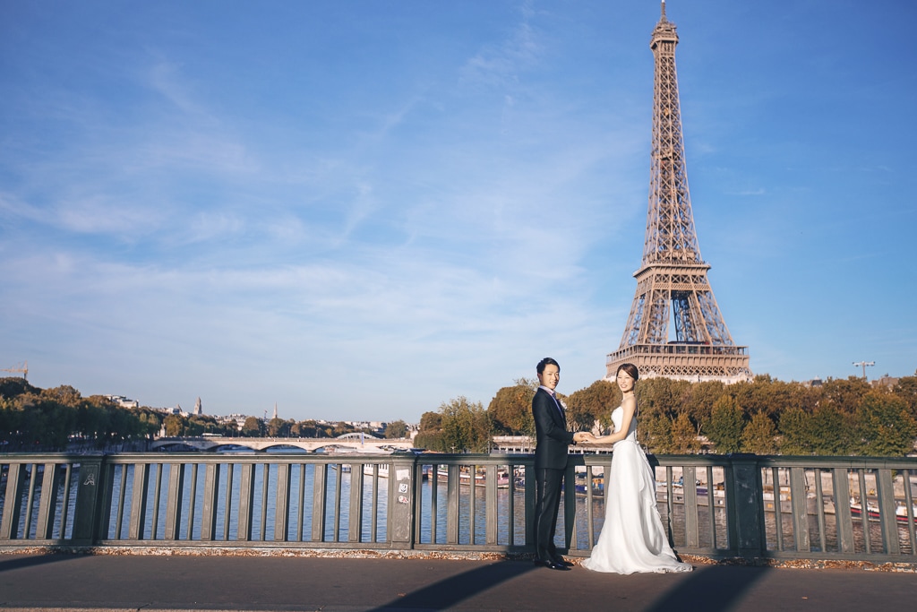 Night Shoot in Paris - Wedding Shoot at Louvre Museum, Bir Hakeim, Eiffel Tower by Yao on OneThreeOneFour 8