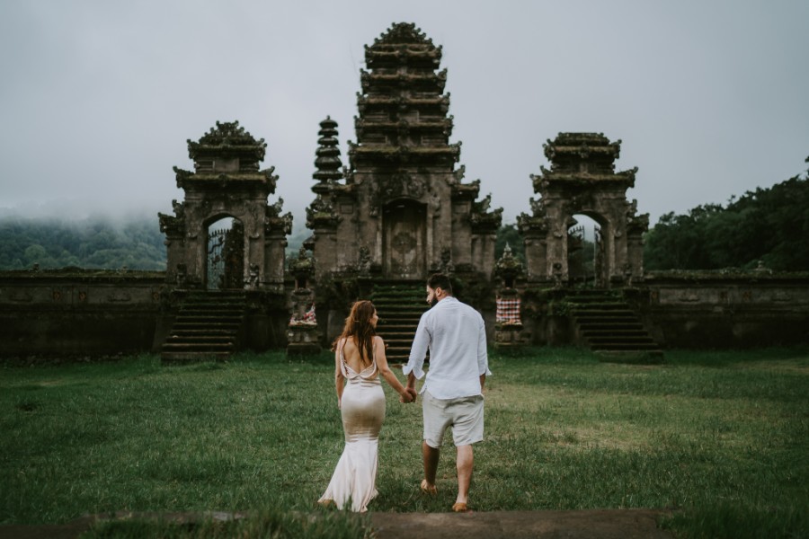 N&F: Mystical Honeymoon Photoshoot in Bali by Cahya on OneThreeOneFour 11