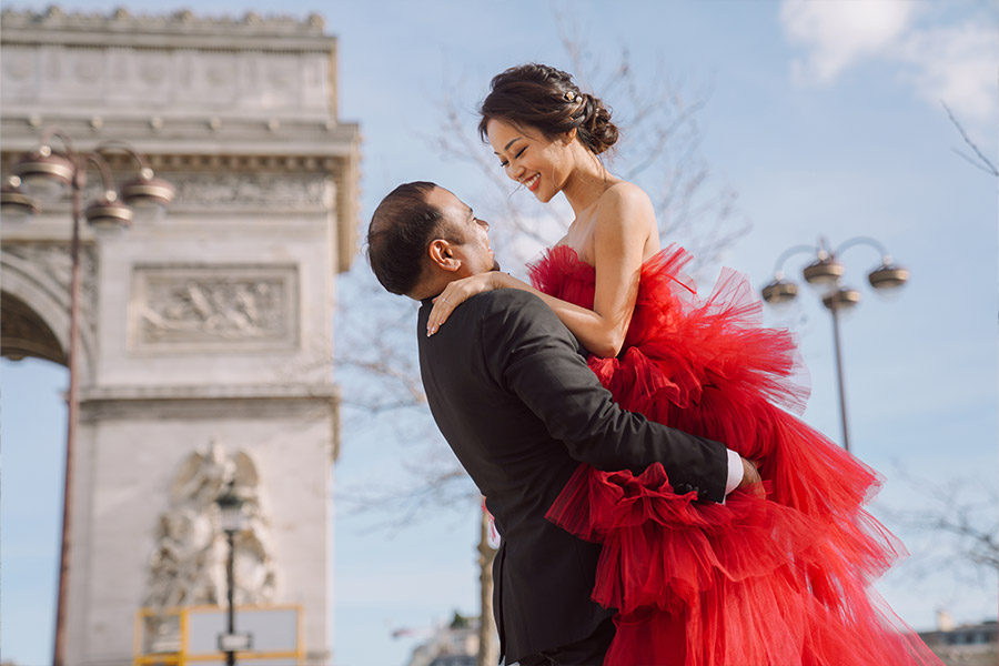 Paris Pre-Wedding Photoshoot with Eiﬀel Tower, Louvre Museum & Arc de Triomphe by Vin on OneThreeOneFour 32