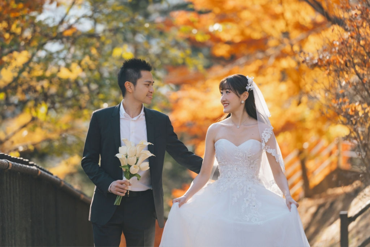 新加坡夫妻在根津神社、忠霊塔和河口湖舉行秋季和服婚紗拍攝，背景是富士山 by Cui Cui on OneThreeOneFour 12