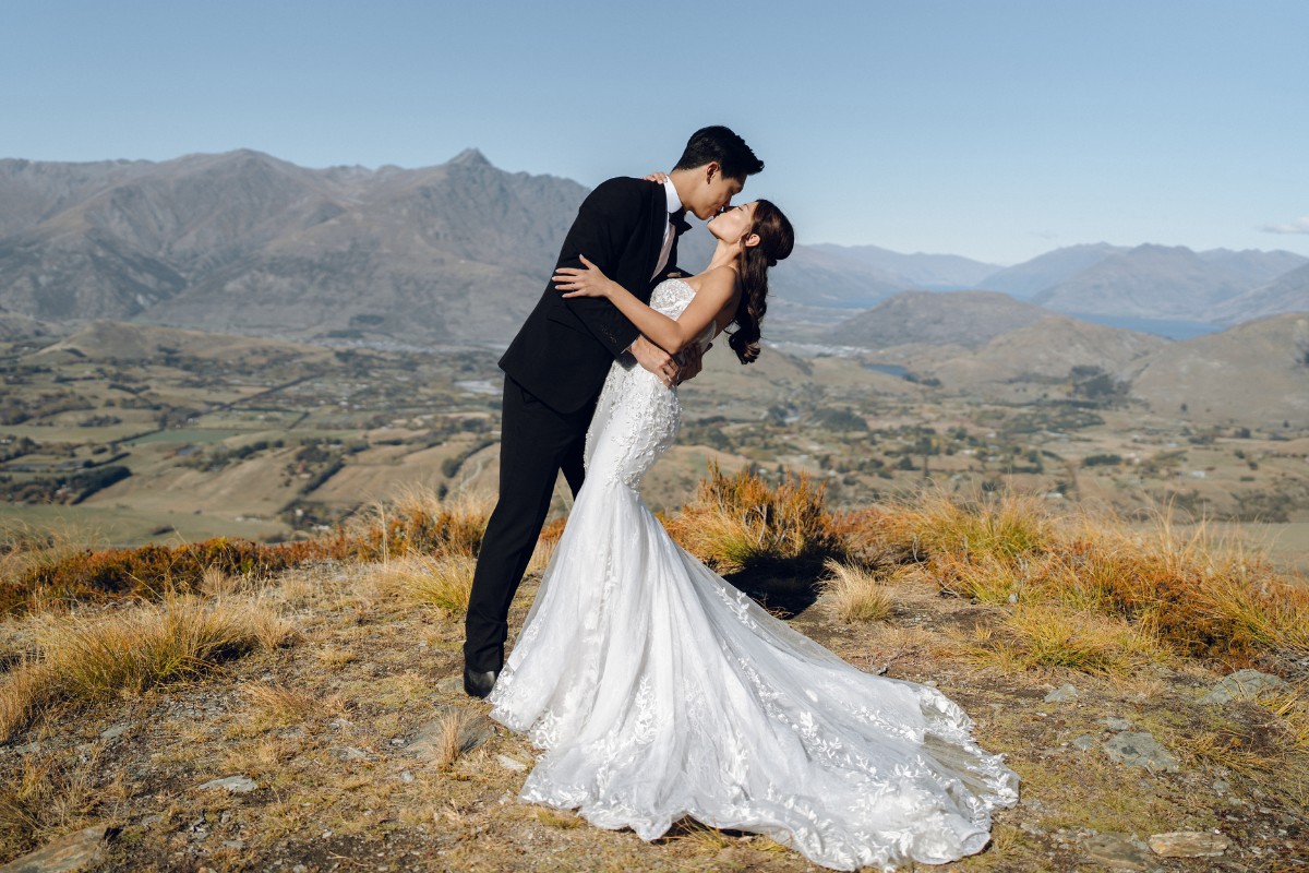 New Zealand Autumn Pre-Wedding Photoshoot Twin Peak Skippers Canyon Alpaca Farm Hilltop Cardrona Night Shoot Kombi Van by Fei on OneThreeOneFour 18