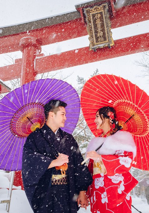 Hokkaido Street Style Kimono Prewedding Photoshoot At Shopping Street And Iyahiko shrine In Winter