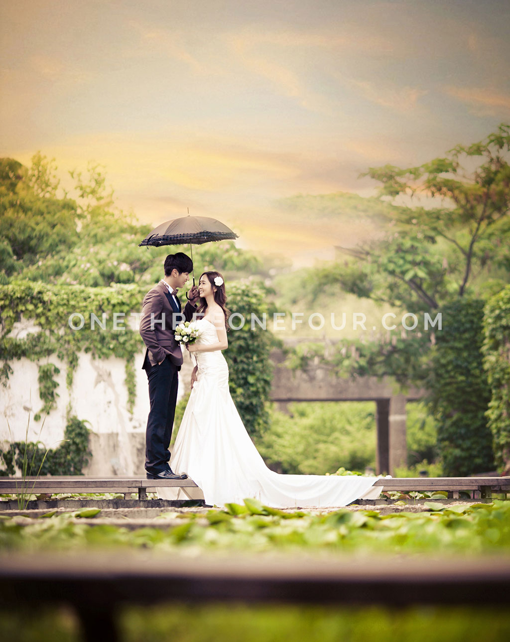 [AUTUMN] Korean Studio Pre-Wedding Photography: Seonyudo Park (선유도 공원)  (Outdoor) by The Face Studio on OneThreeOneFour 43