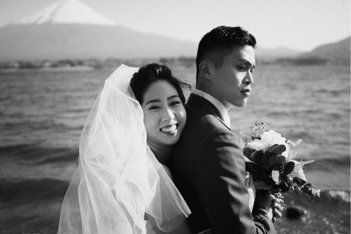 Tokyo Pre-Wedding Photoshoot with Chureito Pagoda, Lake Kawaguchiko, and Shinjuku by Dahe on OneThreeOneFour 30