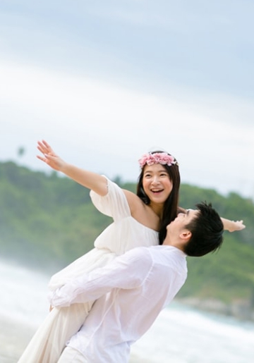 Malaysian Couple Honeymoon Photoshoot At Phuket Beach 