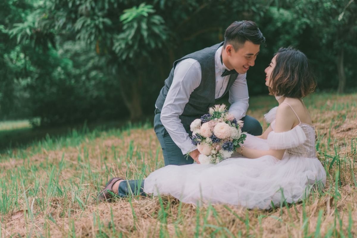 Taiwan Pre-Wedding Photoshoot Abandoned Estate Blue House Gardens by  on OneThreeOneFour 29