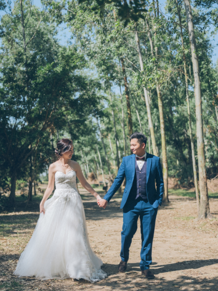 Hong Kong Outdoor Pre-Wedding Photoshoot At Nam Sang Wai by Paul on OneThreeOneFour 1