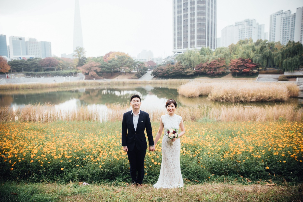 Korea Outdoor Pre-Wedding Photoshoot At Olympic Park During Autumn by Jongjin on OneThreeOneFour 5
