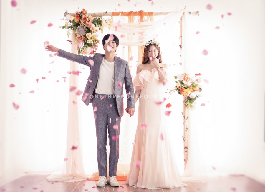 Gravity Studio Simple and Elegant Pre-Wedding Concept = Korean Studio Pre-Wedding by Gravity Studio on OneThreeOneFour 34