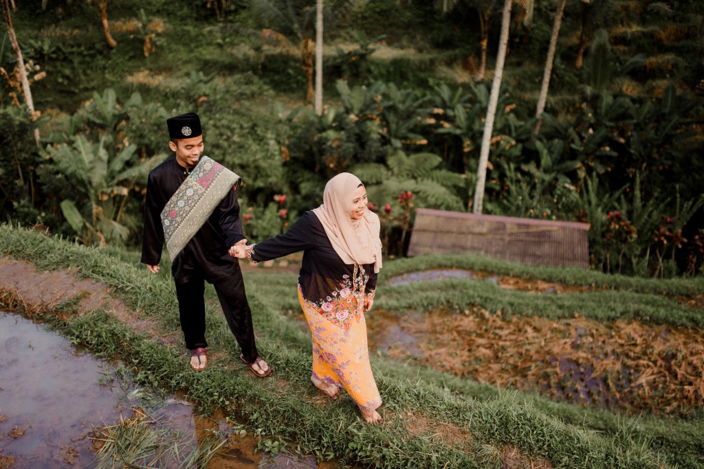 Bali Honeymoon Photography: Post-Wedding Photoshoot For Malay Couple At Tegallalang Rice Paddies  by Dex on OneThreeOneFour 22