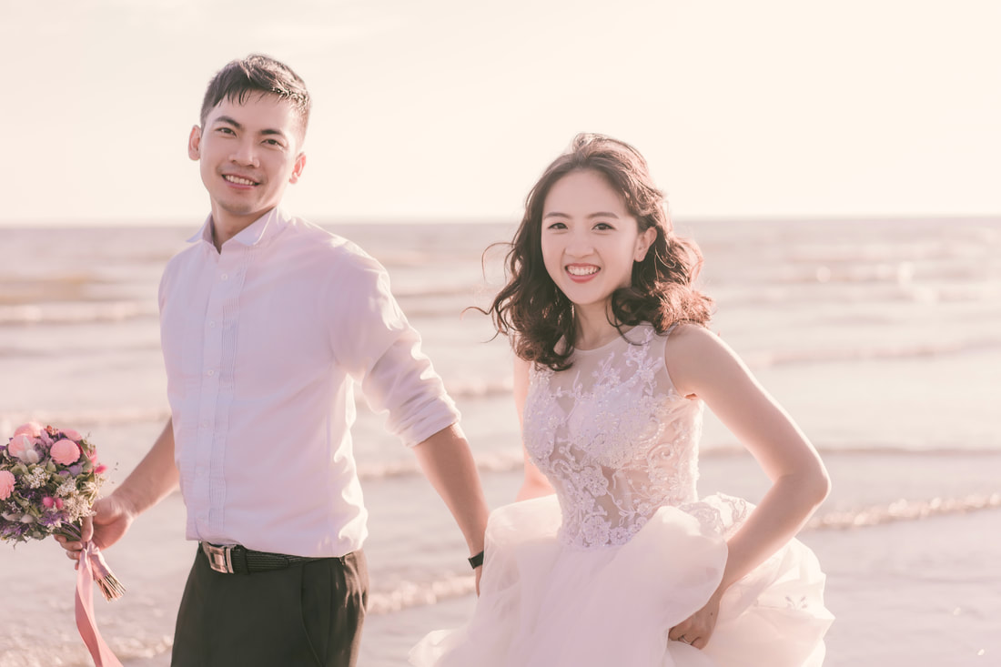 Taiwan Outdoor Pre-Wedding Photoshoot At Traditional Tainan Streets  by Star  on OneThreeOneFour 32