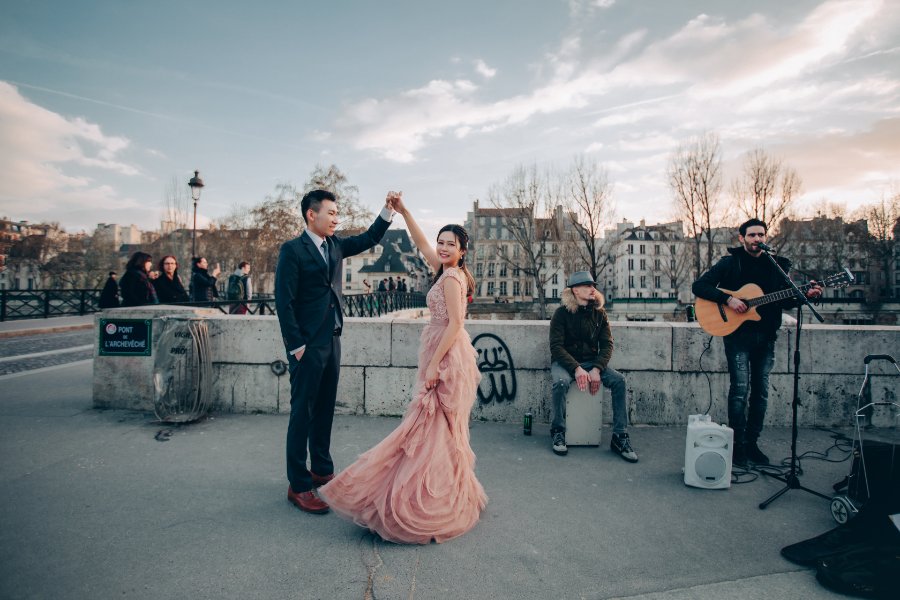 J&A: US Couple's Paris Day to Night Pre-wedding Photoshoot by Yao on OneThreeOneFour 18