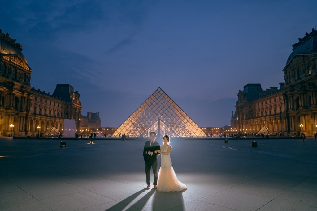 Paris Pre-wedding Photos At Chateau de Sceaux, Eiffel Tower, Louvre Night Shoot by Son on OneThreeOneFour 46