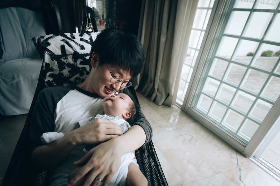 Singapore Family Photoshoot With Newborn Baby At Home by Toh on OneThreeOneFour 19