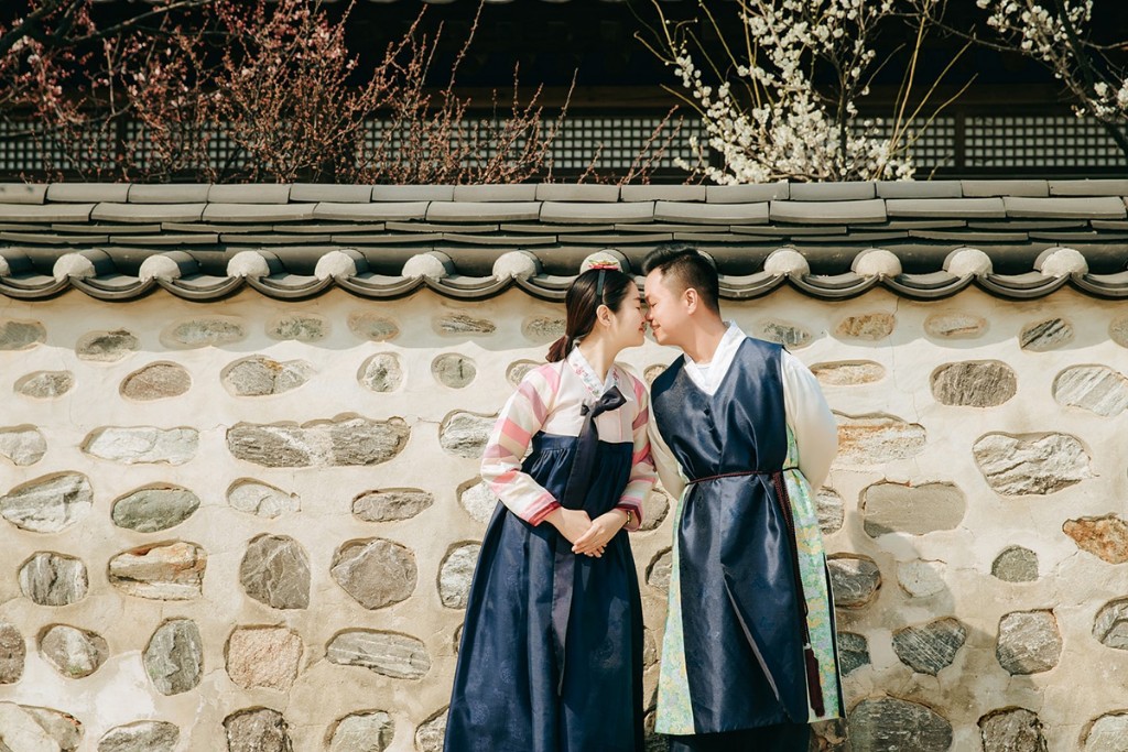 Korea Hanbok Pre-Wedding Photoshoot At Namsangol Hanok Village  by Jungyeol  on OneThreeOneFour 5