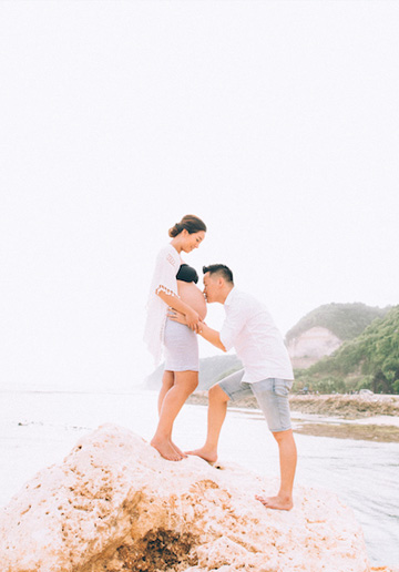 Bali Maternity Photoshoot At Melasti Beach 