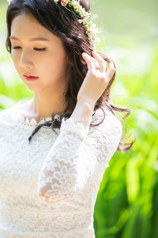 Gravity Studio Outdoor Park Pre-Wedding Photoshoot | Korean Studio Pre-Wedding by Gravity Studio on OneThreeOneFour 18