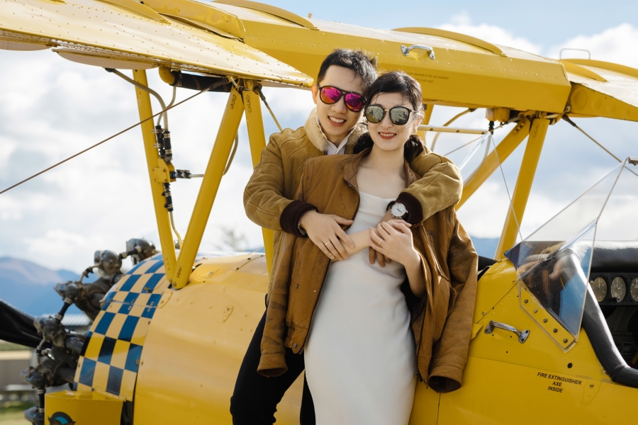 Autumn Adventure: Terry & Maggie's Unique Pre-Wedding Shoot in New Zealand with a Yellow Biplane by Fei on OneThreeOneFour 7