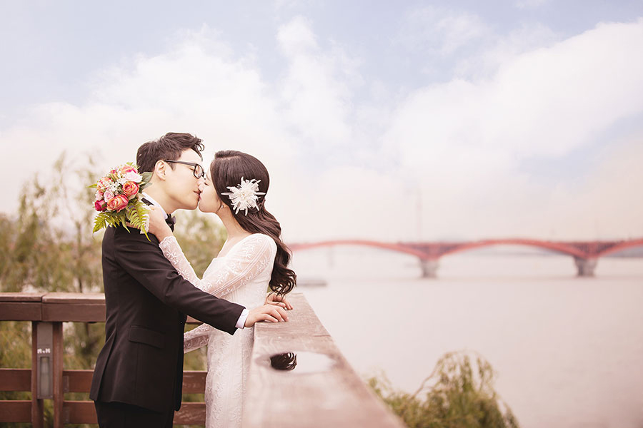 Korea Autumn Pre-Wedding Photoshoot At Seonyudo Park And Hanuel Park  by Junghoon  on OneThreeOneFour 16