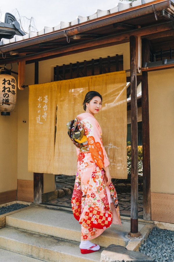 Kyoto Kimono Prewedding Photoshoot Higashiyama District Japan by Shu Hao on OneThreeOneFour 36