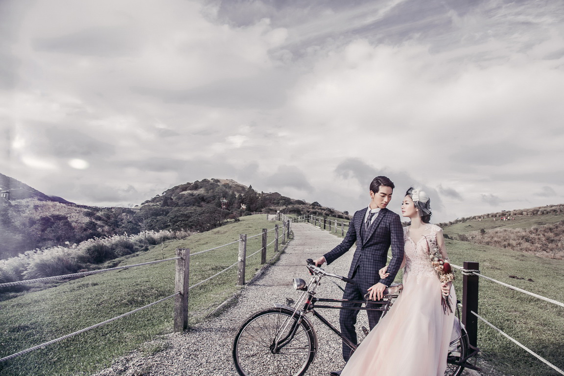 Taiwan Outdoor Pre-Wedding Photoshoot At Yangmingshan  by Doukou  on OneThreeOneFour 0