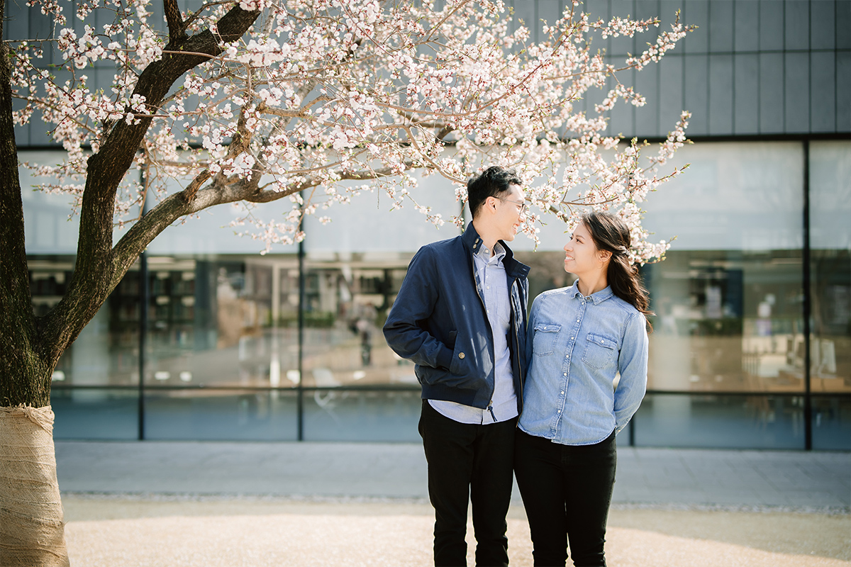 City in Bloom: Romantic Pre-Wedding Photoshoot Amidst Seoul's Blossoming Beauty by Jungyeol on OneThreeOneFour 27