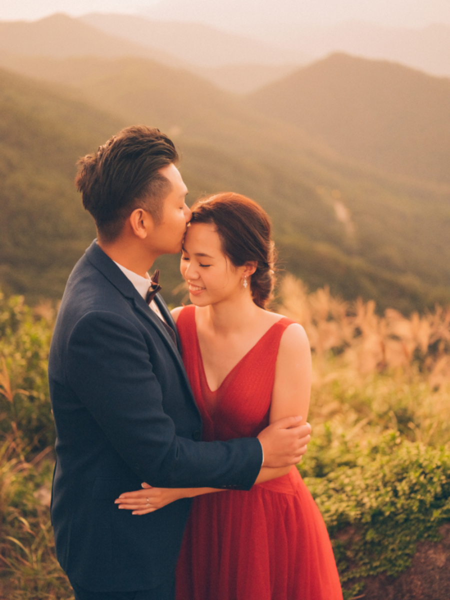 Hong Kong Outdoor Pre-Wedding Photoshoot At Tai Mo Shan by Paul on OneThreeOneFour 9
