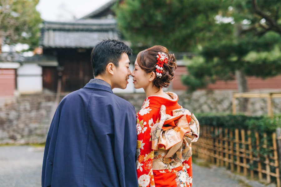 Japan Kyoto Autumn Higashiyama Kimono Prewedding Photoshoot by Shu Hao on OneThreeOneFour 61