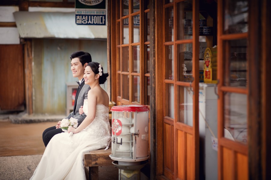 LL&ZY: Magical pre-wedding in Seoul at Haneul Park, National Folk Museum and Samcheong-dong by Junghoon on OneThreeOneFour 17