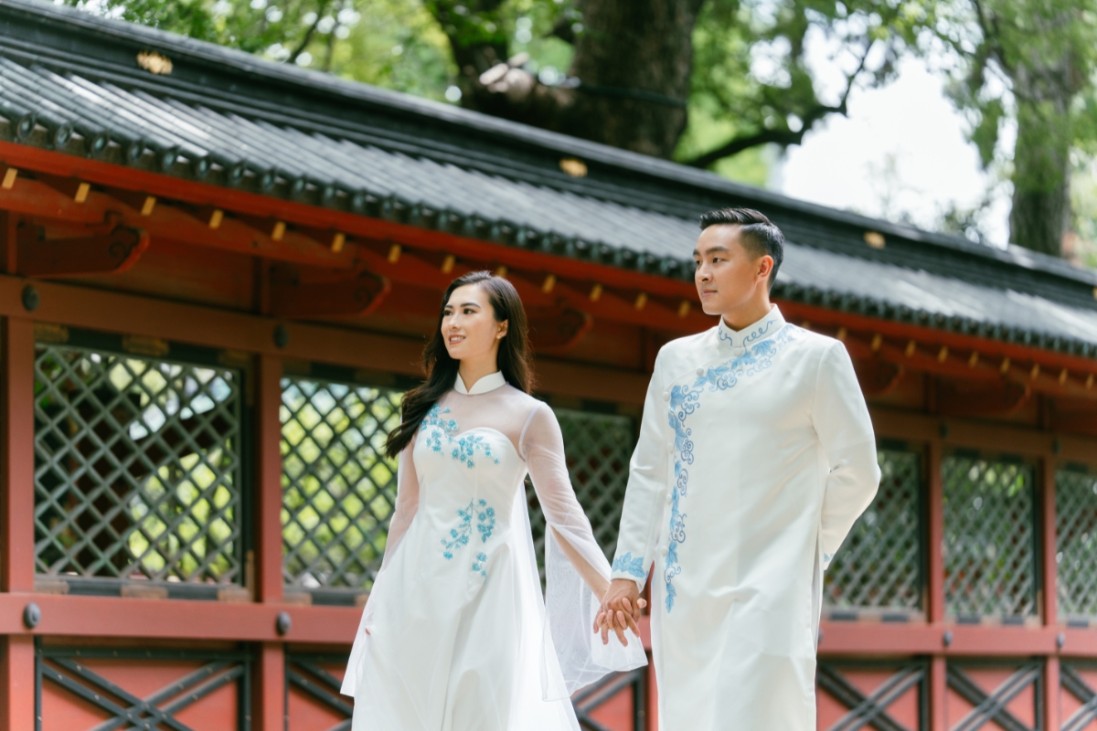 Tokyo Pre-Wedding Photoshoot with Nezu Shrine, Daikanzan Observation Deck, Lake Ashi, and Hakone Shrine by Dahe on OneThreeOneFour 8