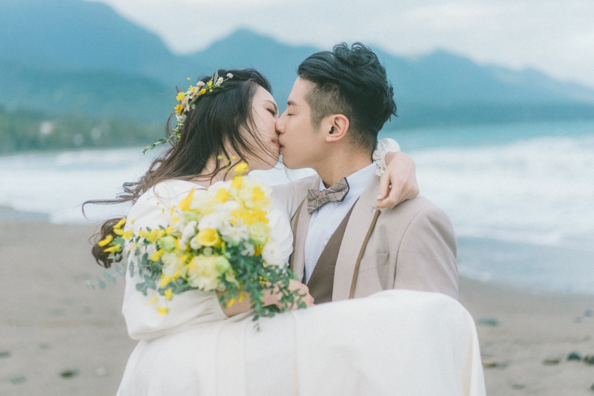 Taiwan Pre-Wedding Photoshoot Countryside Field Beach  by  on OneThreeOneFour 31