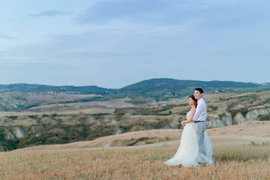 Italy Tuscany Prewedding Photoshoot at San Quirico d'Orcia  by Katie on OneThreeOneFour 38