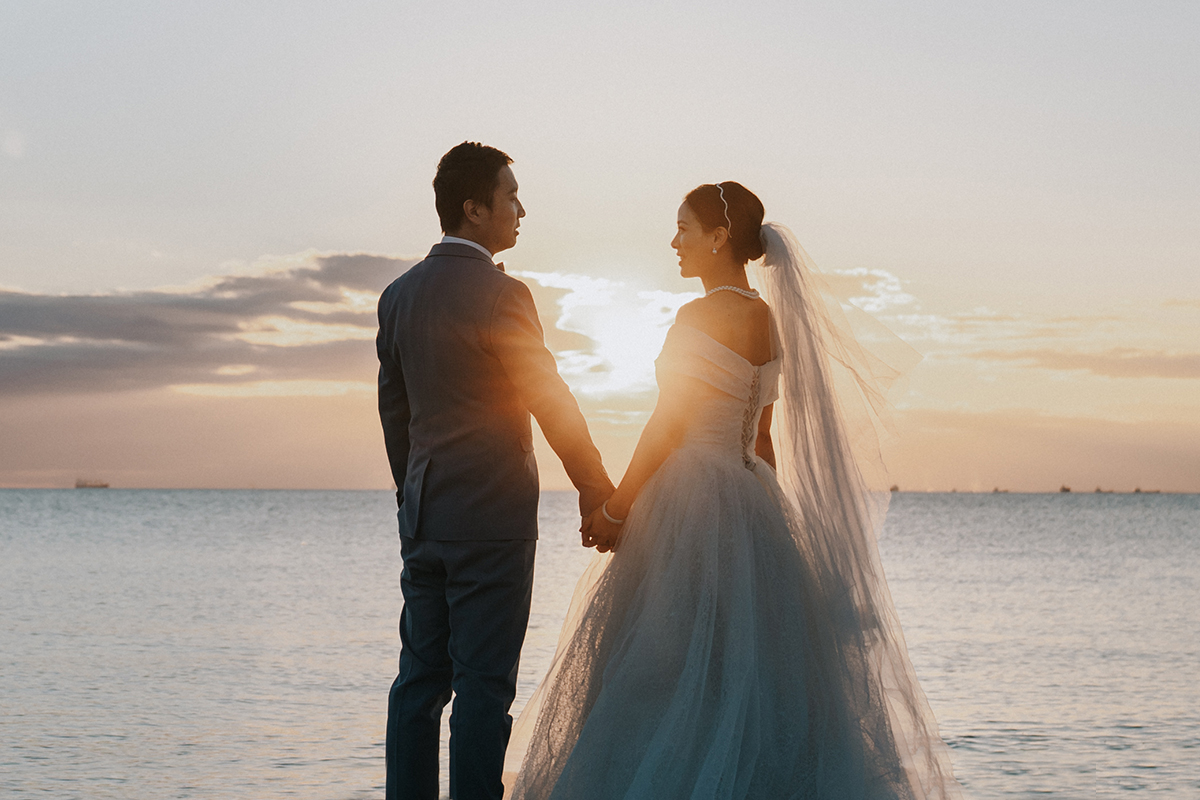 Japan Autumn Pre-Wedding Photoshoot in Tokyo with Maple Leaves by Cui Cui on OneThreeOneFour 12