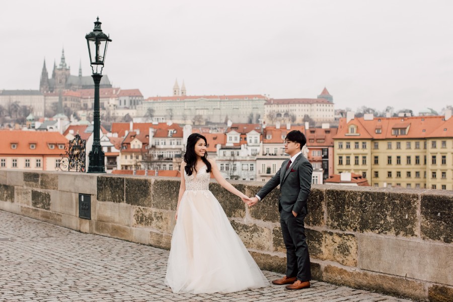 J&J: Prague Pre-wedding Photoshoot by Nika on OneThreeOneFour 10